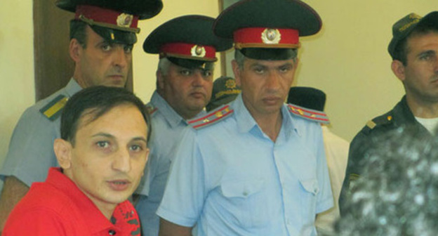 Tigran Arakelyan (to the left). Photo http://ru.aravot.am/2013/08/05/158598/ Tigran Arakelyan (to the left). Photo http://ru.aravot.am/2013/08/05/158598/