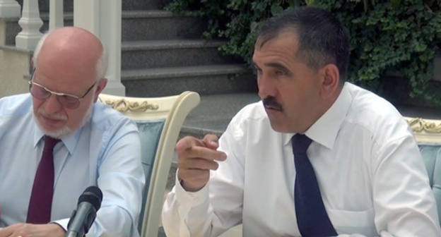Yunus-Bek Evkurov (to the right) and Mikhail Fedotov, the head of the Human Rights Council at the meeting. May 3, 2016. Screenshot of a video record, Tvrain.ru Yunus-Bek Evkurov (to the right) and Mikhail Fedotov, the head of the Human Rights Council at the meeting. May 3, 2016. Screenshot of a video record, Tvrain.ru