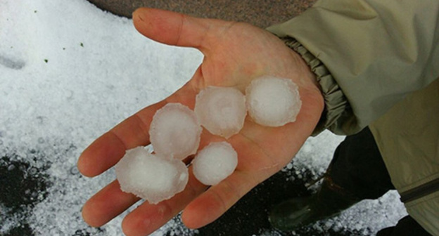 Hail in North Ossetia on June 5, 2016. Photo: © Sputnik / Dzerassa Biazarti Hail in North Ossetia on June 5, 2016. Photo: © Sputnik / Dzerassa Biazarti
