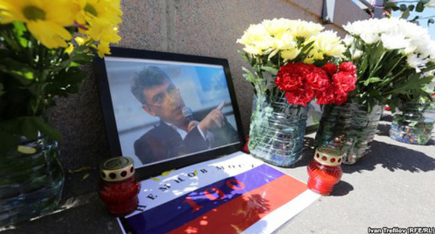 Boris Nemtsov's at the site of his murder. Photo: Ivan Trevilo RFE\RL http://www.svoboda.org/content/article/27790683.html Boris Nemtsov's at the site of his murder. Photo: Ivan Trevilo RFE\RL http://www.svoboda.org/content/article/27790683.html