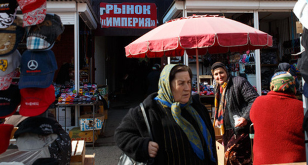 The marketplace "Empire" in Khasavyurt. Photo: Nikolay Khizhnyak, https://www.yuga.ru/photo/slider/2885.html#photo158647 The marketplace "Empire" in Khasavyurt. Photo: Nikolay Khizhnyak, https://www.yuga.ru/photo/slider/2885.html#photo158647