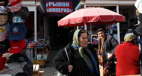 The marketplace "Empire" in Khasavyurt. Photo: Nikolay Khizhnyak, https://www.yuga.ru/photo/slider/2885.html#photo158647 The marketplace "Empire" in Khasavyurt. Photo: Nikolay Khizhnyak, https://www.yuga.ru/photo/slider/2885.html#photo158647
