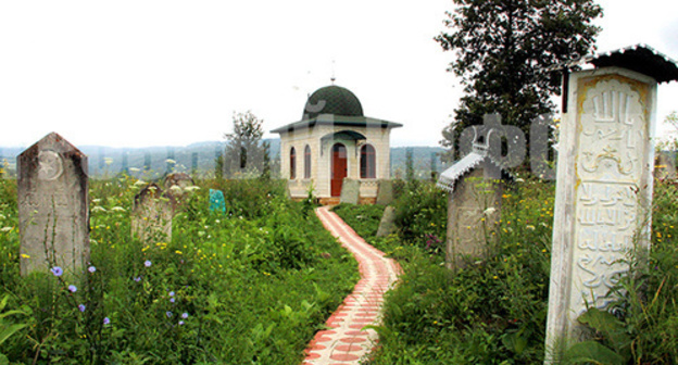 The ziyarat in the village of Gush-Kort. Photo: http://www.grozny-inform.ru/main.mhtml?Part=11&PubID=53188 The ziyarat in the village of Gush-Kort. Photo: http://www.grozny-inform.ru/main.mhtml?Part=11&PubID=53188