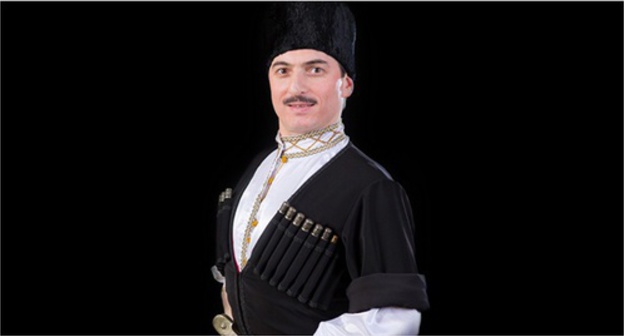 Isamudin Radjabov, a member of the ensemble "Lezginka". Photo lezginka.com/sostav-ansamblja/radzhabov-isamudin-radzhabovich.html Isamudin Radjabov, a member of the ensemble "Lezginka". Photo lezginka.com/sostav-ansamblja/radzhabov-isamudin-radzhabovich.html