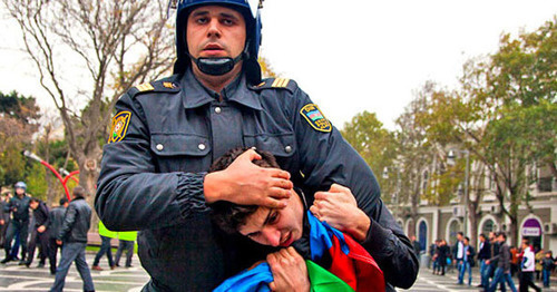 A policeman detains an activist at the protest action. Baku, Novermber 17, 2012. Photo by Aziz Karimov for the "Caucasian Knot" A policeman detains an activist at the protest action. Baku, Novermber 17, 2012. Photo by Aziz Karimov for the "Caucasian Knot"