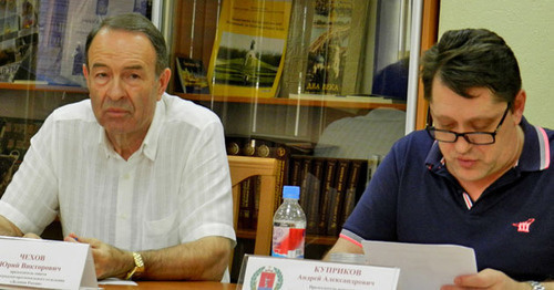 Yuri Chekhov, a leader of the regional branch of "Delovaya Rossiya", and Andrei Kuprikov, a member of the Public Chamber of the Volgograd Region (to the right). Volgograd, June 29, 2016. Photo by Tatyana Filimonova for the "Caucasian Knot" Yuri Chekhov, a leader of the regional branch of "Delovaya Rossiya", and Andrei Kuprikov, a member of the Public Chamber of the Volgograd Region (to the right). Volgograd, June 29, 2016. Photo by Tatyana Filimonova for the "Caucasian Knot"