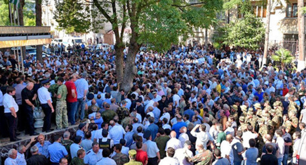 Rally of the opposition in Sukhumi. Photo: http://sputnik-abkhazia.ru/Abkhazia/20160705/1018974184.html Rally of the opposition in Sukhumi. Photo: http://sputnik-abkhazia.ru/Abkhazia/20160705/1018974184.html