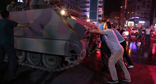 Clashes in the streets in Turkey, 15.07.2016. Photo from Twitter Al Jazeera Türk, twitter.com/AJTurk/status/754081777514414080/photo/1 Clashes in the streets in Turkey, 15.07.2016. Photo from Twitter Al Jazeera Türk, twitter.com/AJTurk/status/754081777514414080/photo/1