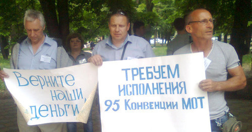 A protest action of the miners from Gukovo and Krasny Sulin. Rostov-on-Don, May 25, 2016. Photo by Konstantin Volgin for the "Caucasian Knot" A protest action of the miners from Gukovo and Krasny Sulin. Rostov-on-Don, May 25, 2016. Photo by Konstantin Volgin for the "Caucasian Knot"