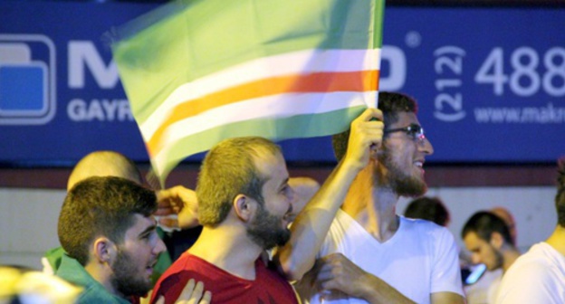 Participants of the rally in support of Erdogan in Istanbul hold Chechen flag. Photo by Magomed Tuayev for the ‘Caucasian Knot’. Participants of the rally in support of Erdogan in Istanbul hold Chechen flag. Photo by Magomed Tuayev for the ‘Caucasian Knot’.