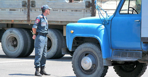 Policeman, Yerevan, July 17, 2016. Photo by Tigran Petrosyan for the ‘Caucasian Knot’. Policeman, Yerevan, July 17, 2016. Photo by Tigran Petrosyan for the ‘Caucasian Knot’.