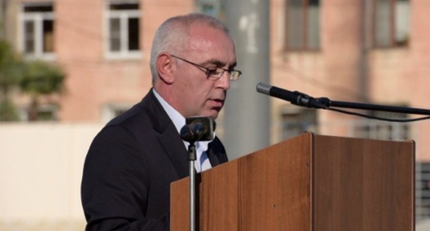 Leader of the opposition "Amtsakhara" Party Alkhas Kvitsiniya. Photo: Tomas Thaitsuk, http://sputnik-abkhazia.info/images/101604/25/1016042542.jpg Leader of the opposition "Amtsakhara" Party Alkhas Kvitsiniya. Photo: Tomas Thaitsuk, http://sputnik-abkhazia.info/images/101604/25/1016042542.jpg