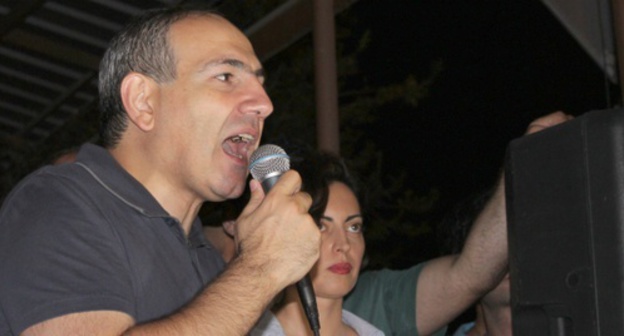 Nikol Pashinyan at the demonstration, Yerevan. July 22, 2016. Photo by Tigran Petrosyan for the ‘Caucasian Knot’. Nikol Pashinyan at the demonstration, Yerevan. July 22, 2016. Photo by Tigran Petrosyan for the ‘Caucasian Knot’.
