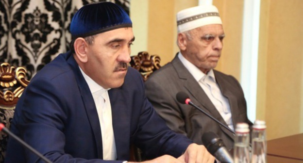 Yunus-Bek Evkurov at the meeting with religious figures of Ingushetia, June 2016. Photo: Ingushetia.ru Yunus-Bek Evkurov at the meeting with religious figures of Ingushetia, June 2016. Photo: Ingushetia.ru