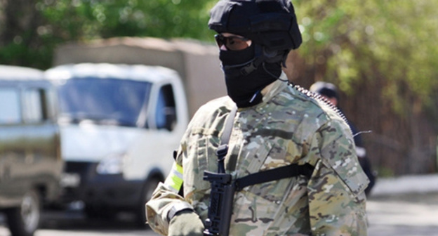 A law enforcer. Photo: http://nac.gov.ru/hronika-sobytiy/v-dagestane-v-hode-kto-neytralizovany-dva-bandita-nahodivshihsya.html A law enforcer. Photo: http://nac.gov.ru/hronika-sobytiy/v-dagestane-v-hode-kto-neytralizovany-dva-bandita-nahodivshihsya.html