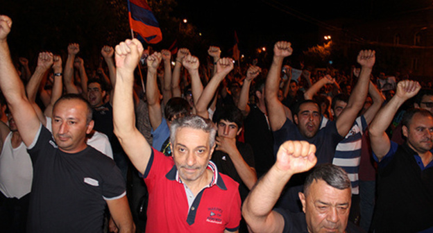The participants of the protest action in Yerevan. July 27, 2016. Photo by Tigran Petrosyan for the "Caucasian Knot"
