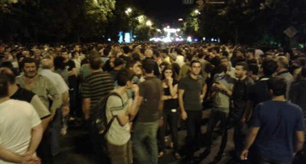 The participants of the protest action in Yerevan on July 30, 2016. Photo by Tigran Petrosyan for the "Caucasian Knot" The participants of the protest action in Yerevan on July 30, 2016. Photo by Tigran Petrosyan for the "Caucasian Knot"