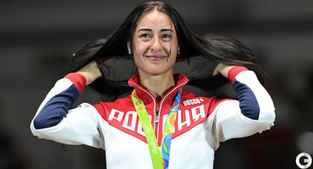 Yana Egoryan. Photo: http://www.sport-express.ru/olympics/rio2016/fencing/photoreports/yana-egoryan-chempionka-sportsmenka-krasavica-1030910/ Yana Egoryan. Photo: http://www.sport-express.ru/olympics/rio2016/fencing/photoreports/yana-egoryan-chempionka-sportsmenka-krasavica-1030910/