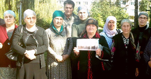 Relatives of the men killed on October 13, 2005, Nalchik, Kabardino-Balkaria, October 2012. Photo by Anna Arsenieva for the &#39;Caucasian Knot&#39;. 