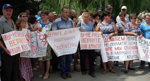 The miners on protest in Gukovo, July 29, 2016. Photo by Valery Lyugaev for the "Caucasian Knot" The miners on protest in Gukovo, July 29, 2016. Photo by Valery Lyugaev for the "Caucasian Knot"