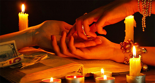 Fortune-telling. Photo: http://news.day.az/society/713500.html Fortune-telling. Photo: http://news.day.az/society/713500.html