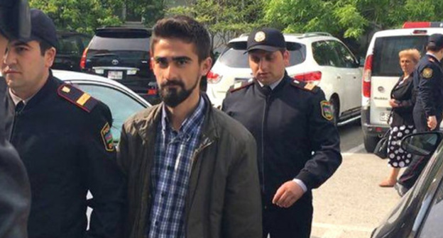 Giyas Ibragimov being accompanied by police officers. Photo: http://report.az/ru/proisshestviya/izbrana-mera-presecheniya-v-vide-aresta-v-o/ Giyas Ibragimov being accompanied by police officers. Photo: http://report.az/ru/proisshestviya/izbrana-mera-presecheniya-v-vide-aresta-v-o/
