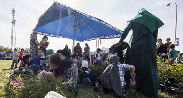 Refugees from Chechnya in a camp near Belarus-Poland border. Photo by Stanislav Korshunov, TUT.BY http://news.tut.by/society/510015.html Refugees from Chechnya in a camp near Belarus-Poland border. Photo by Stanislav Korshunov, TUT.BY http://news.tut.by/society/510015.html