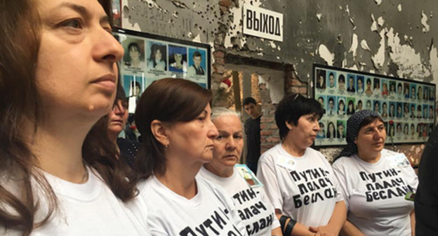 Participants of protest action in Beslan. Photo: FB page of Elena Kostyuchenko, Facebook.com/photo.php?fbid=1260417757336919&set=a.931468163565215.1073741827.100001061213139&type=3&theater Participants of protest action in Beslan. Photo: FB page of Elena Kostyuchenko, Facebook.com/photo.php?fbid=1260417757336919&set=a.931468163565215.1073741827.100001061213139&type=3&theater