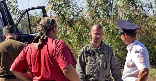 The participants of the fire prevention expedition of the "Greenpeace" and the "EcoWatch" are talking to Cossacks. Krasnodar Territory, September 8, 2016. Photo http://www.greenpeace.org/russia/ru/news/2016/09-09-attack/ The participants of the fire prevention expedition of the "Greenpeace" and the "EcoWatch" are talking to Cossacks. Krasnodar Territory, September 8, 2016. Photo http://www.greenpeace.org/russia/ru/news/2016/09-09-attack/
