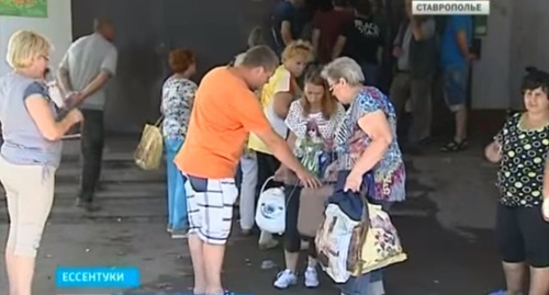 The tenants of the residential building in Yessentuki after evacuation. Screenshot of a video report by the "GTRK-Stavropolye", Youtube.com The tenants of the residential building in Yessentuki after evacuation. Screenshot of a video report by the "GTRK-Stavropolye", Youtube.com