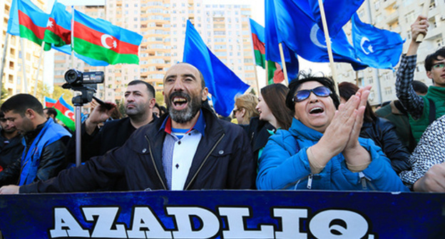 Rally of the "Musavat" Party. The banner says: 'Freedom'. Baku, October 25, 2015. Photo by Aziz Karimov for the 'Caucasian Knot'. Rally of the "Musavat" Party. The banner says: 'Freedom'. Baku, October 25, 2015. Photo by Aziz Karimov for the 'Caucasian Knot'.
