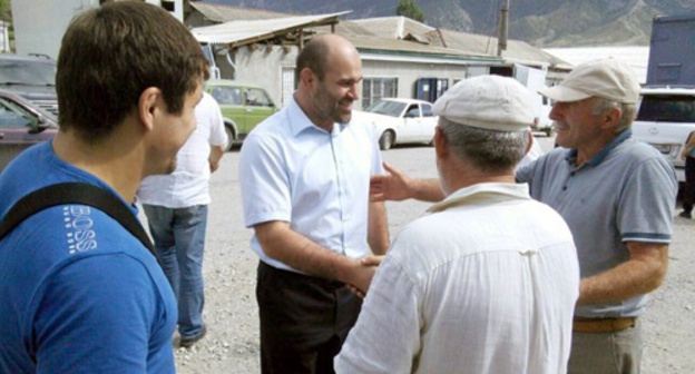 Sazhid Sazhidov meets with constituents. Photo from Sazhidov's Facebook account, facebook.com/sazhidov Sazhid Sazhidov meets with constituents. Photo from Sazhidov's Facebook account, facebook.com/sazhidov