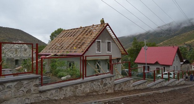 A residential neighbourhood Ariavan in the Kashatag District of Nagorno-Karabakh. September 3, 2016. Photo by Alvard Grigoryan for the "Caucasian Knot" A residential neighbourhood Ariavan in the Kashatag District of Nagorno-Karabakh. September 3, 2016. Photo by Alvard Grigoryan for the "Caucasian Knot"