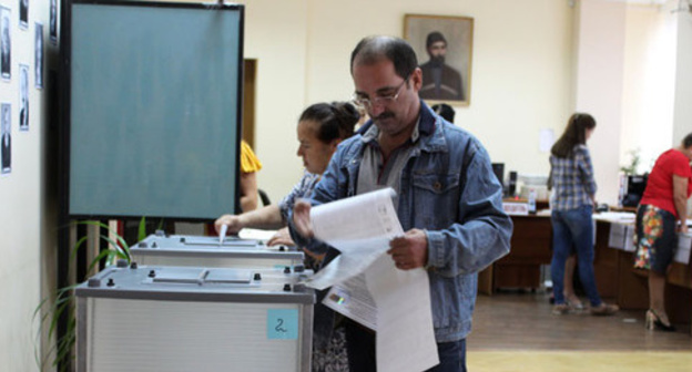 The polling station No. 325 in Vladikavkaz. September 18, 2016. Photo by Emma Marzoeva for the "Caucasian Knot" The polling station No. 325 in Vladikavkaz. September 18, 2016. Photo by Emma Marzoeva for the "Caucasian Knot"
