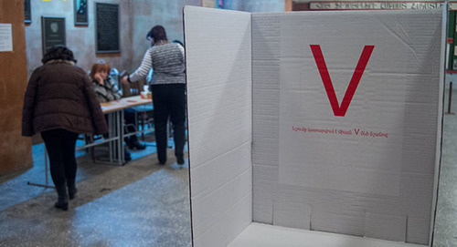 At a polling station in Armenia. Photo: Sputnik/ Asatur Yesayants
http://ru.armeniasputnik.am/exclusive/20160918/4921575/vibori-OMS-Armenia.html At a polling station in Armenia. Photo: Sputnik/ Asatur Yesayants
http://ru.armeniasputnik.am/exclusive/20160918/4921575/vibori-OMS-Armenia.html