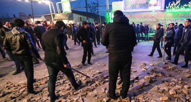 The participants of the mass riots in Nardaran. Photo by Aziz Karimov for the "Caucasian Knot" The participants of the mass riots in Nardaran. Photo by Aziz Karimov for the "Caucasian Knot"