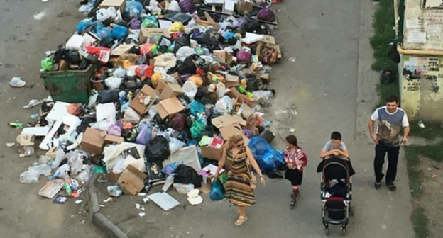 A dump in Gamidova avenue in Makhachkala. Photo: facebook.com/groups/hororcity A dump in Gamidova avenue in Makhachkala. Photo: facebook.com/groups/hororcity