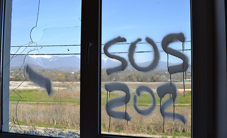 Inscription ‘SOS’ on the window of dilapidated house of cottage settlement for Olympic resettlers, Vesyoloe-Psou neighbourhood, Adler District of Sochi. Photo by Svetlana Kravchenko for the ‘Caucasian Knot’. Inscription ‘SOS’ on the window of dilapidated house of cottage settlement for Olympic resettlers, Vesyoloe-Psou neighbourhood, Adler District of Sochi. Photo by Svetlana Kravchenko for the ‘Caucasian Knot’.