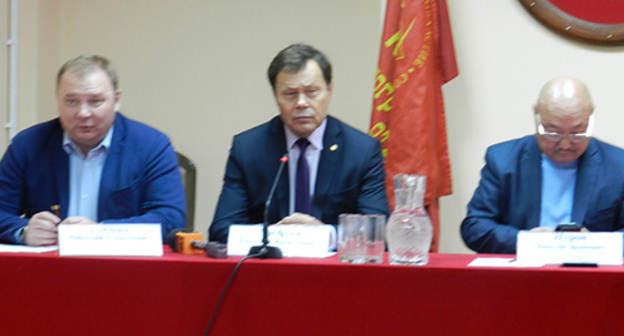 Communists give press conference in Volgograd, September 28, 2016. Nikolai Parshin, Nikolai Arefiev, Nikolai Nurov. Photo by Tatiana Filimonova for the 'Caucasian Knot'. Communists give press conference in Volgograd, September 28, 2016. Nikolai Parshin, Nikolai Arefiev, Nikolai Nurov. Photo by Tatiana Filimonova for the 'Caucasian Knot'.