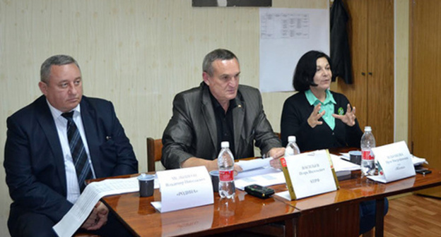 Leaders of three parties hold press conference in CPRF office. From left to right: Vladimir Melnikov (Rodina"), Igor Vasiliev (CPRF), Iren Ilyenkova ("Yabloko"). Photo by Svetlana Kravchenko for the 'Caucasian Knot'. Leaders of three parties hold press conference in CPRF office. From left to right: Vladimir Melnikov (Rodina"), Igor Vasiliev (CPRF), Iren Ilyenkova ("Yabloko"). Photo by Svetlana Kravchenko for the 'Caucasian Knot'.