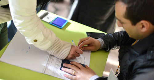 At the polling station in Armenia. Photo: © PAN Photo / Varo Rafayelyan, Hrant Khachatryan, Karo Sahakyan At the polling station in Armenia. Photo: © PAN Photo / Varo Rafayelyan, Hrant Khachatryan, Karo Sahakyan