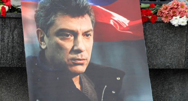 Nemtsov's portrait at the murder site. Photo: RFE/RL Nemtsov's portrait at the murder site. Photo: RFE/RL