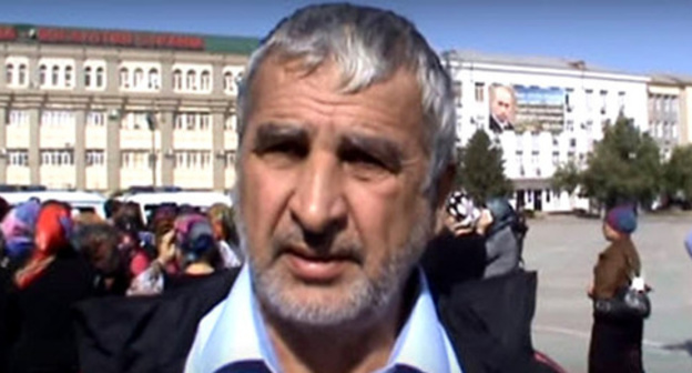 Zanuydin Urdanov, a participant of the protest action in Makhachkala. October 5, 2016. Screenshot of a video by the "Caucasian Knot" Zanuydin Urdanov, a participant of the protest action in Makhachkala. October 5, 2016. Screenshot of a video by the "Caucasian Knot"