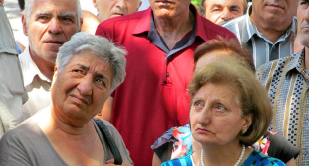 The participants of the protest action of the "Nairit" factory workers. Photo by Tigran Petrosyan for the "Caucasian Knot" The participants of the protest action of the "Nairit" factory workers. Photo by Tigran Petrosyan for the "Caucasian Knot"