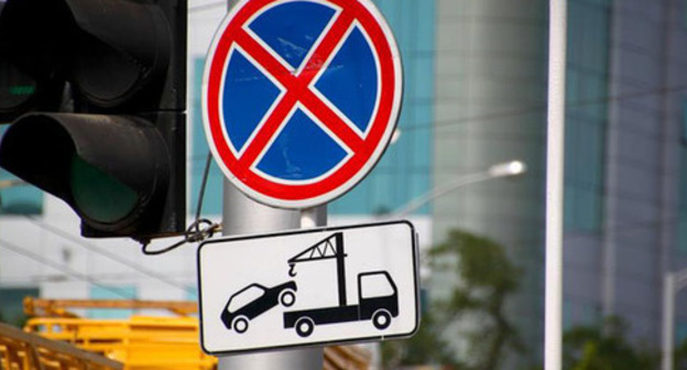 Traffic signs. Photo: Valentina Mischenko / Yugopolis Traffic signs. Photo: Valentina Mischenko / Yugopolis
