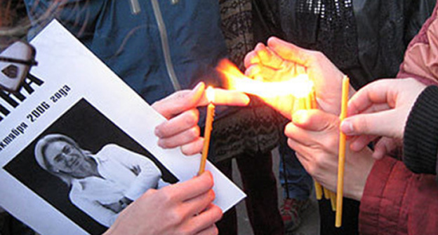 At the action in memory of the murdered journalist Anna Politkovskaya. Photo from the "Caucasian Knot" archive, October 2009 At the action in memory of the murdered journalist Anna Politkovskaya. Photo from the "Caucasian Knot" archive, October 2009