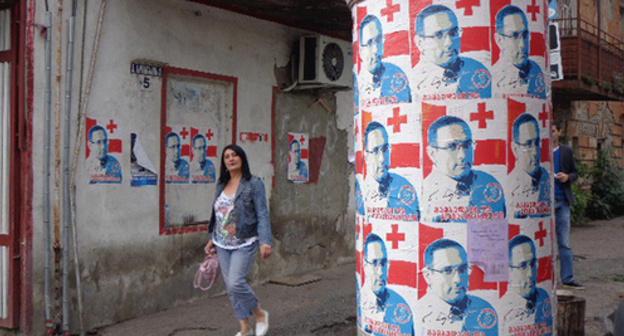 Propaganda poster of the "United National Movement" opposition party, Tbilisi, October 2016. Photo by Inna Kukudzhanova for the ‘Caucasian Knot’. Propaganda poster of the "United National Movement" opposition party, Tbilisi, October 2016. Photo by Inna Kukudzhanova for the ‘Caucasian Knot’.