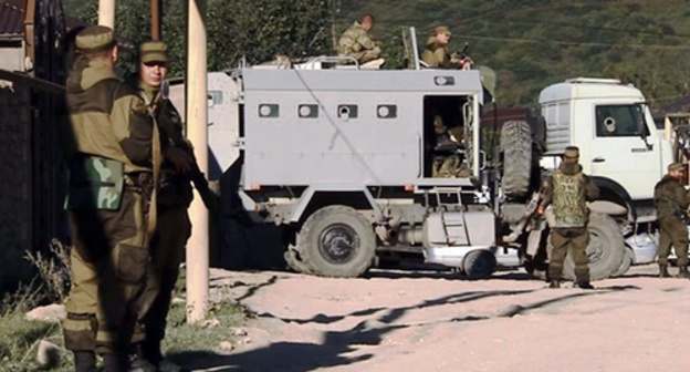 Law enforcers during special operation. Photo: http://nac.gov.ru/kontrterroristicheskie-operacii/v-hode-kto-v-dagestane-neytralizovany-troe-0.html Law enforcers during special operation. Photo: http://nac.gov.ru/kontrterroristicheskie-operacii/v-hode-kto-v-dagestane-neytralizovany-troe-0.html
