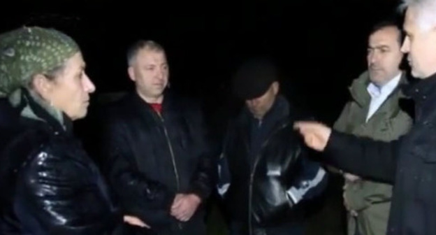 Birlant Dakaeva talks to the officials from the Grozny Mayor's Office. October 17, 2015. Screenshot of a video by the "Grozny" TV Channel Birlant Dakaeva talks to the officials from the Grozny Mayor's Office. October 17, 2015. Screenshot of a video by the "Grozny" TV Channel