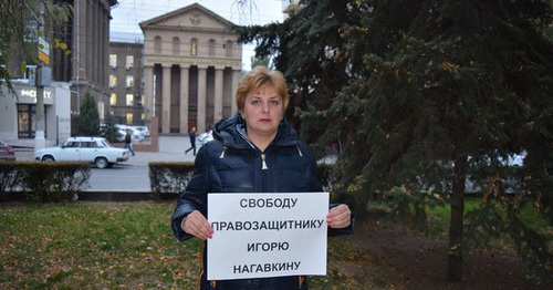 Natalya Shishlina standing in a solo picket. Volgograd, October 19, 2016. Photo by Tatyana Filimonova for the "Caucasian Knot" Natalya Shishlina standing in a solo picket. Volgograd, October 19, 2016. Photo by Tatyana Filimonova for the "Caucasian Knot"